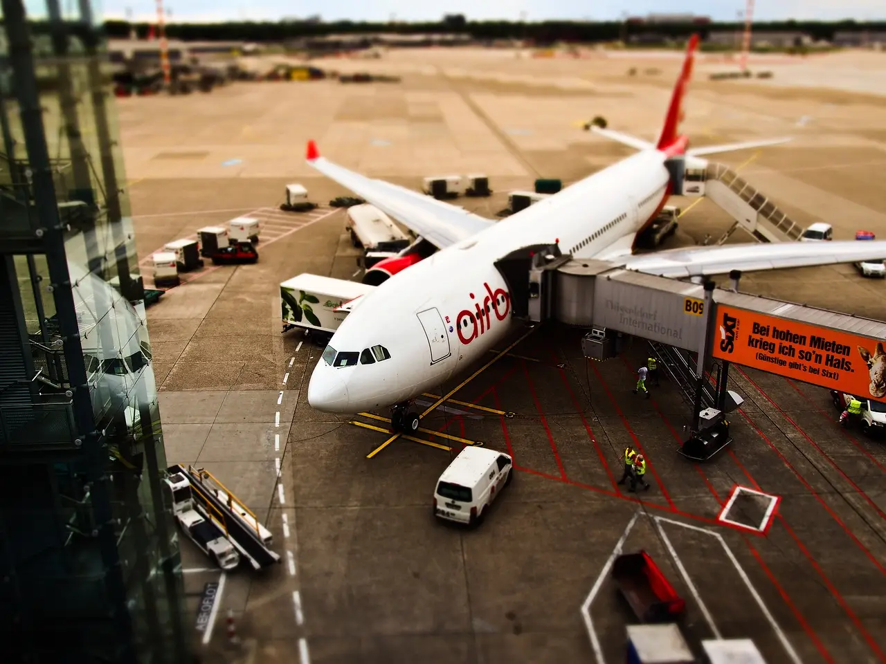 U.S. Airlines Prioritize Higher Fares Over Full Flights as Fuel Costs Surge